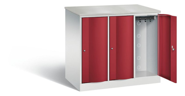 C+P XL lockerkast Resisto, H1077xB1148xD640mm, kleur: lichtgrijs/robijnrood, 8271-373 S10050