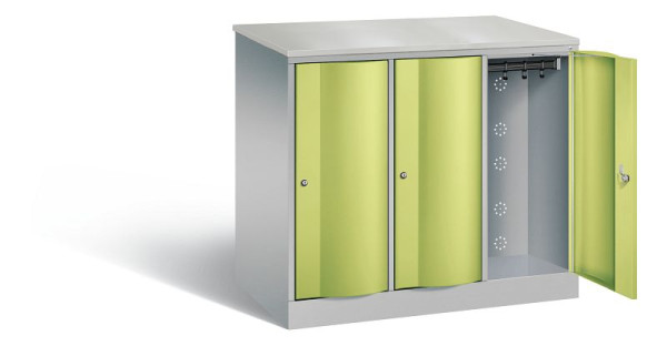 C+P XL lockerkast Resisto, H1077xB1148xD640mm, kleur: wit aluminium / virid green, 8271-373 S10062