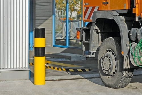 Moravia stootbeschermingspaal, gecoat, zwarte strepen, voor plaatsing in beton, Ø: 159, hoogte boven de grond 1200 mm, 311082