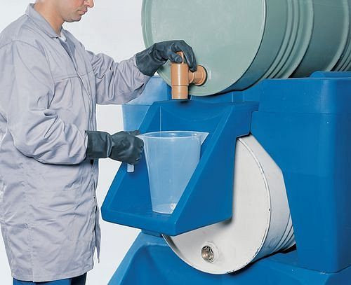 DENIOS blikdrager van polyethyleen (PE) aan het vatframe van het vulstation PolySafe Station RS 1 x 200 l, 163-134