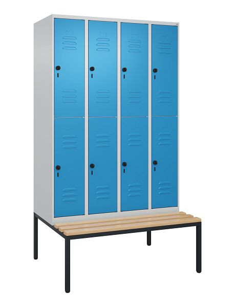 C+P Doppelstöckiger Spind Classic PLUS, 4 Abteile, 2120x1200x815mm, 7035/5012, Drehriegel, Buche-Sitzleisten, mit untergebauter Sitzbank, 0803507-40 S10004