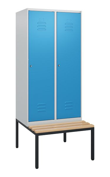 C+P Umkleidespind Classic PLUS, mit untergebauter Sitzbank, 2 Abteile, 1950x800x815mm, 7035/5012, Zylinderschlösser, Buche-Sitzleisten, 0800505-22 S10019