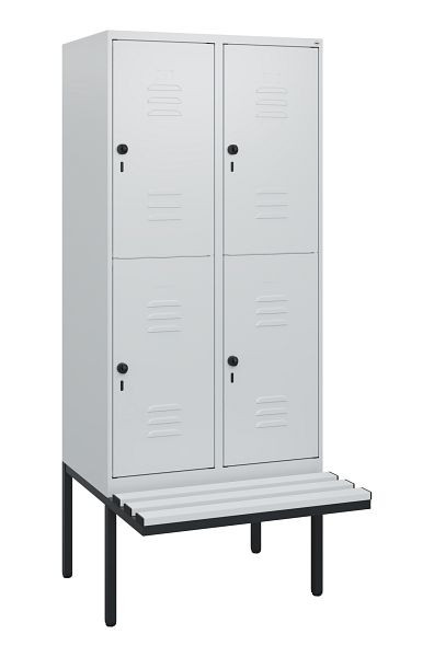 C+P Doppelstöckiger Spind Classic PLUS, 2 Abteile, 1950x800x815mm, 7035/7035, Drehriegel, mit Untergestell und schwebender Sitzfläche, 0803405-22 S10069