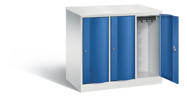 C+P XL lockerkast Resisto, H1077xB1148xD640mm, kleur: lichtgrijs / gentiaanblauw, 8271-373 S10051