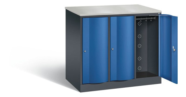 C+P XL lockerkast Resisto, H1077xB1148xD640mm, kleur: zwartgrijs / gentiaanblauw, 8271-373 S10031