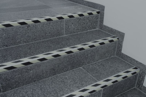 Meelbroek antislip traprandprofiel aluminium met m2 antislip coating, Easy Clean fotoluminescent 53x1000x31mm, 2 zelfklevende strips, ATM3XS2sk
