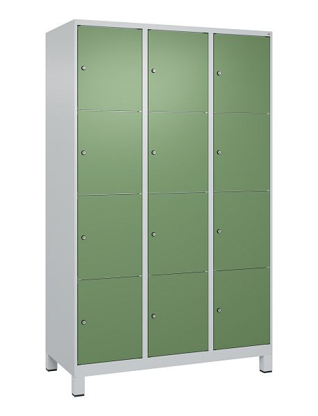 C+P Schließfachschrank Classic PLUS, Füße, 3 Abteile mit je 4 Fächern, 1950x1200x500mm, 7035/6011, 080010-324 S10006