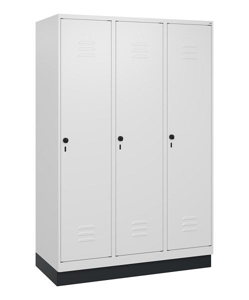 C+P Umkleidespind Classic PLUS, Sockel, 3 Abteile, 1800x1200x500mm, 9016/9016, Drehriegel, 0800207-32 S10014