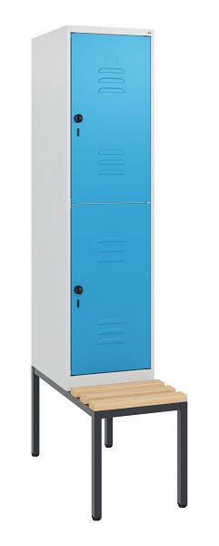 C+P Doppelstöckiger Spind Classic PLUS, Bank, 1950x400x815mm, 7035/5012, Drehriegel, Sitzleisten aus Buche, mit untergebauter Sitzbank, 0803505-12 S10004