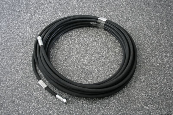 ELMAG HD slang type 955/18 voor industriële haspels 18 m 3/8', 9,5x17 mm, 200 bar, 130°C inlaat IG 3/8', uitlaat IG 3/8', gegalvaniseerde aansluitingen, 9403966