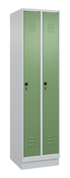 C+P Umkleidespind Classic PLUS, Sockel, 2 Abteile, 1950x500x500mm, 7035/6011, Drehriegel, 080020-29 S10006