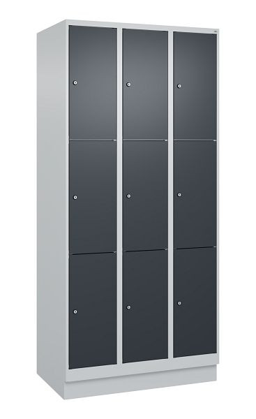 C+P lockerkast Classic PLUS, onderstel, 3 vakken met elk 3 vakken, 1950x900x500mm, 7035/7016, 080020-303 S10008