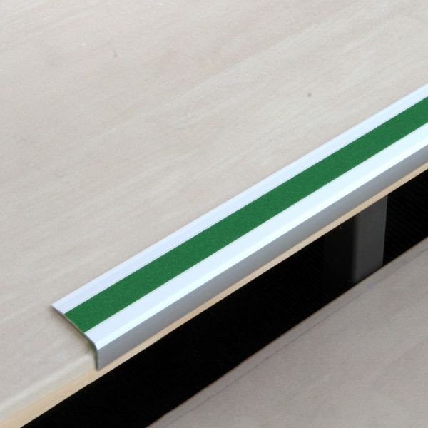 Meelbroek antislip traprandprofiel aluminium met m2 antislipbekleding, Easy Clean groen 53x1000x31mm, zelfklevend, ATM3UF2sk