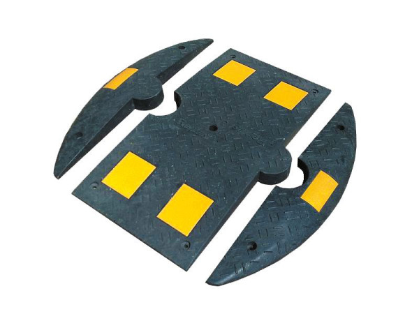 Schakedorpel van zwart rubber met gele markeringen, 50 mm hoog, 800 mm overrijlengte, startstuk met pin, B: 150 mm, 3393-55A