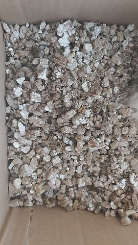 DENIOS vermiculiet buffer- en vulmateriaal voor verpakking, korrelgrootte 0-6 mm, 100 liter papieren zak, 267185