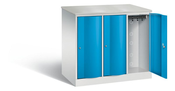 C+P XL lockerkast Resisto, H1077xB1148xD640mm, kleur: lichtgrijs/lichtblauw, 8271-373 S10054