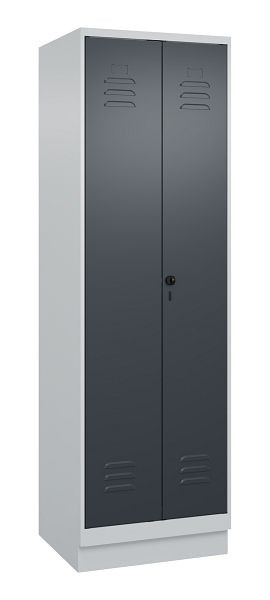 C+P Umkleidespind Classic PLUS, Doppel-Spind, Sockel, 2 Abteile, 1950x600x500mm, 7035/7016, Drehriegel, 080022-20P S10008