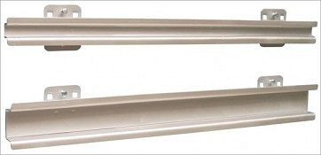 ADB zichtbare opbergdooshouder, geschikt voor europerforatie (10x10 mm / 38x38 mm), kleur: zwart, RAL 9006, afmetingen BxH: 550 mm x 40 mm, 23171