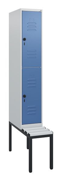 C+P Doppelstöckiger Spind Classic PLUS, Bank, 1950x300x815mm, 7035/5023, Drehriegel, mit untergebauter Sitzbank, 0803505-10 S10065