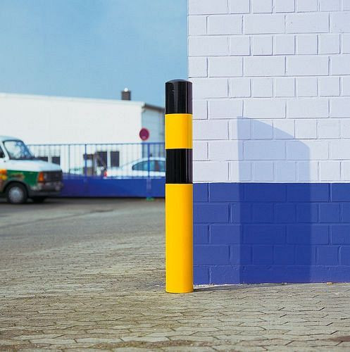 Moravia stootbeschermingspaal, geel gecoat, zwarte strepen, voor inzetting in beton, Ø: 90 mm, 311074