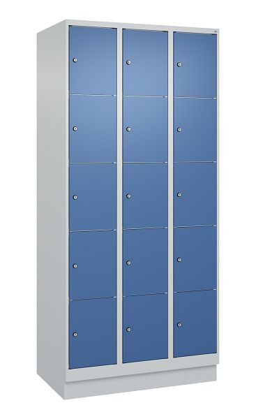 C+P lockerkast Classic PLUS, onderstel, 3 vakken met elk 5 vakken, 1950x900x500mm, 7035/5023, 080020-305 S10005