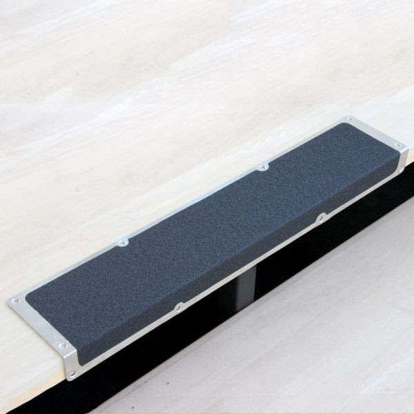 Meelbroek antislip randprofiel aluminium met m2 antislip coating, Easy Clean zwart 120x1000x45mm, AKM3SF2