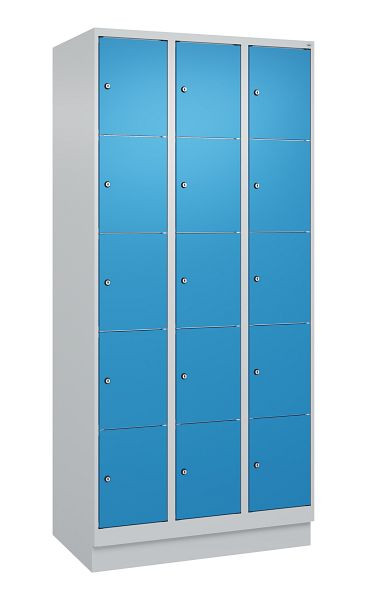 C+P lockerkast Classic PLUS, onderstel, 3 vakken met elk 5 vakken, 1950x900x500mm, 7035/5012, 080020-305 S10004