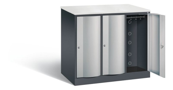 C+P XL lockerkast Resisto, H1077xB1148xD640mm, kleur: zwart-grijs/wit aluminium, 8271-373 S10036