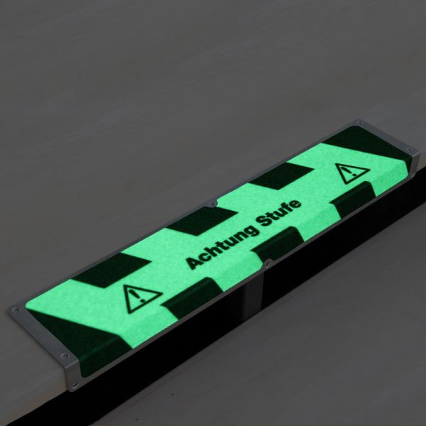 Meelbroek antislip randprofiel aluminium met m2 antislip coating, lichtgevend zwart/groen "Attention step" 120x635x45mm, AKM1X3F1