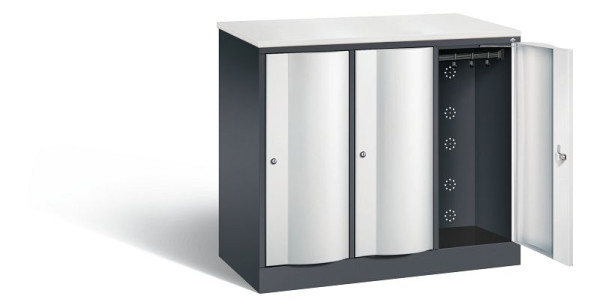 C+P garderobekast Resisto, H1077xB1148xD540mm, kleur: zwartgrijs/lichtgrijs, 8271-372 S10064