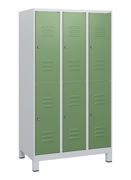 C+P Doppelstöckiger Spind Classic PLUS, Füße, 3 Abteile, 1630x900x500mm, 7035/6011, Zylinderschlösser, 0803105-30 S10036