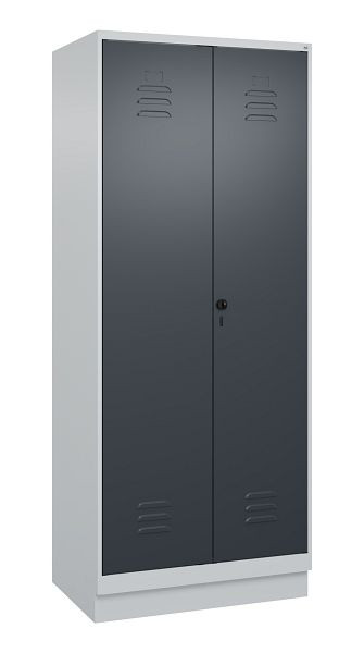 C+P Umkleidespind Classic PLUS, Doppel-Spind, Sockel, 2 Abteile, 1950x800x500mm, 7035/7016, Drehriegel, 080022-22P S10008