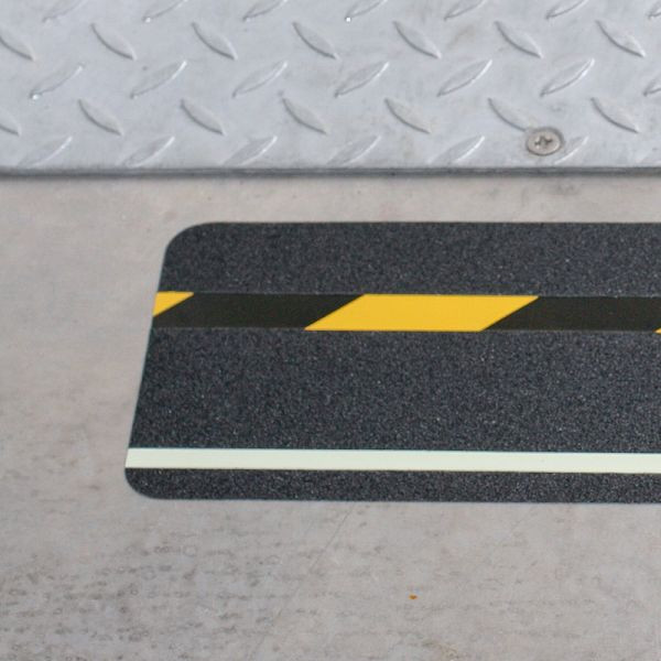m2 antislipbekleding multifunctionele bekleding zwart met strepen zwart/groen & lichtgevend 150x610mm, MFB41500600