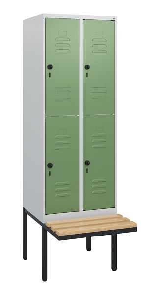C+P Doppelstöckiger Spind Classic PLUS, 2 Abteile, 1950x600x815mm, 7035/6011, Drehriegel, Sitzleisten aus Buche, schwebende Sitzfläche, 0803405-20 S10006