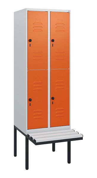 C+P Doppelstöckiger Spind Classic PLUS, 2 Abteile, 1950x600x815mm, 7035/2004, Drehriegel, mit Untergestell und schwebender Sitzfläche, 0803405-20 S10126