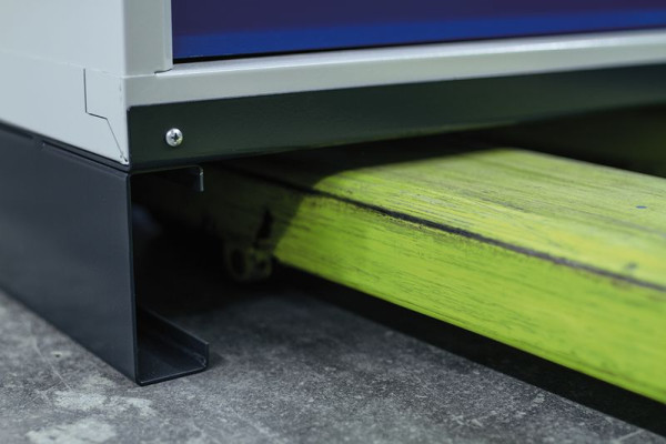 KLW heftruckonderstel in speciale uitvoering, hoogte 100 mm, om achteraf aan de kast te schroeven, kastmaat 1200 x 500 mm B x D, HS100-1200-500