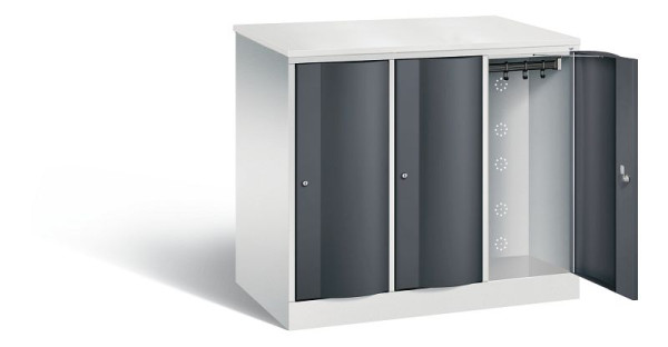 C+P XL lockerkast Resisto, H1077xB1148xD640mm, kleur: lichtgrijs / zwartgrijs, 8271-373 S10057