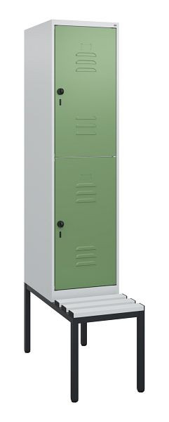 C+P Doppelstöckiger Spind Classic PLUS, Bank, 1950x400x815mm, 7035/6011, Drehriegel, mit untergebauter Sitzbank, 0803505-12 S10066