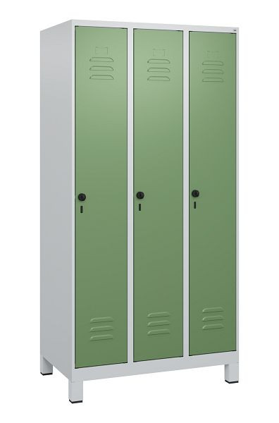 C+P luierkluis Classic PLUS met middenwand, voeten, 3 vakken, 1800x900x500mm, 7035/6011, veiligheidsdraaigrendel, 0800107-30F S10006