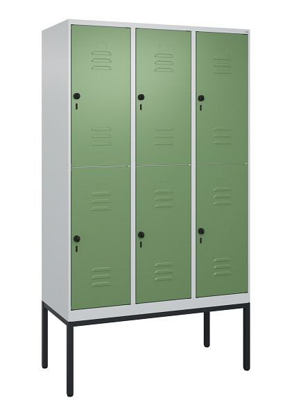 C+P Doppelstöckiger Spind Classic PLUS, Gestell, 3 Abteile, 2120x1200x500mm, 7035/6011, Drehriegel, 0803307-32 S10006