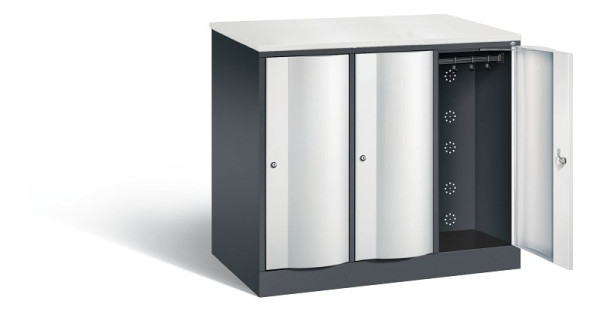 C+P XL lockerkast Resisto, H1077xB1148xD640mm, kleur: zwartgrijs/lichtgrijs, 8271-373 S10034
