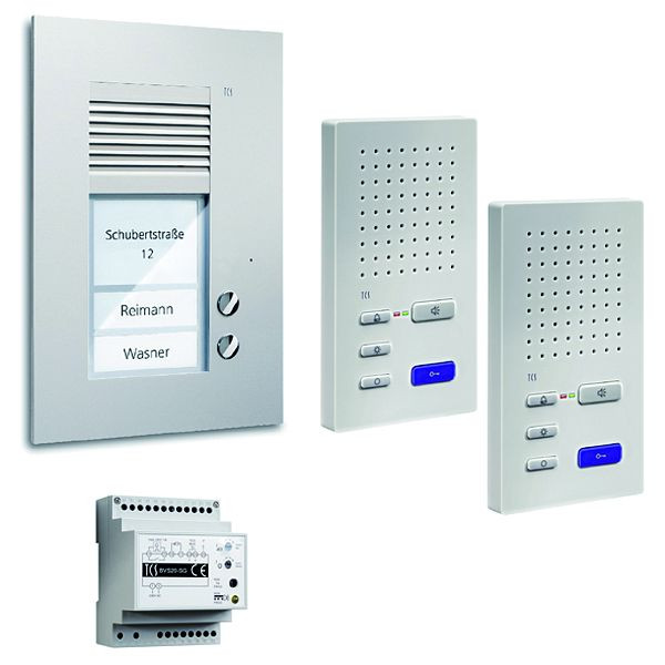 TCS deurbediening audio: pack UP voor 2 wooneenheden, met buitenpost PUK 2 belknoppen, 2x handsfree luidspreker ISW3130, bedieningseenheid BVS20, PSU2220-0000
