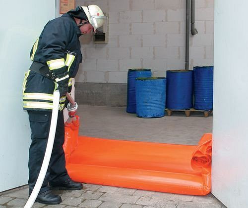 DENIOS mobiele deur- / poortafdichting, voor het vullen met water, inclusief container voor opslag