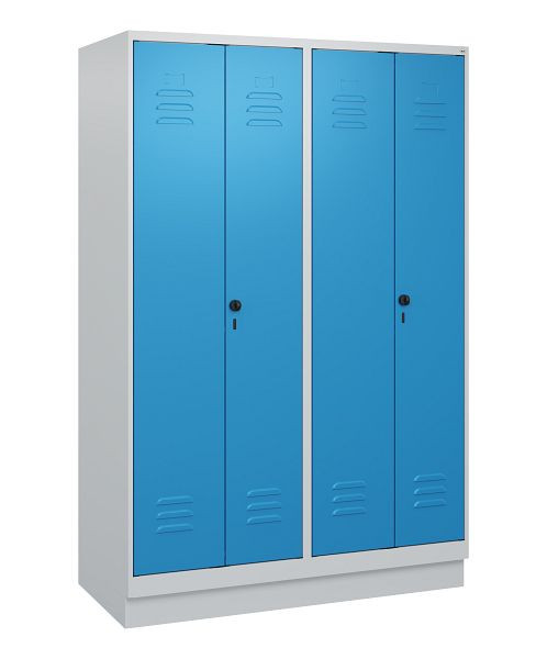 C+P Umkleidespind Classic PLUS, Doppel-Spind, Sockel, 4 Abteile, 1800x1200x500mm, 7035/5012, Drehriegel, 0800227-40P S10004