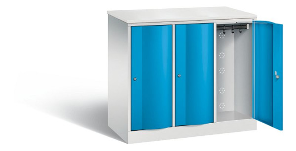 C+P garderobekast Resisto, H1077xB1148xD540mm, kleur: lichtgrijs/lichtblauw, 8271-372 S10083