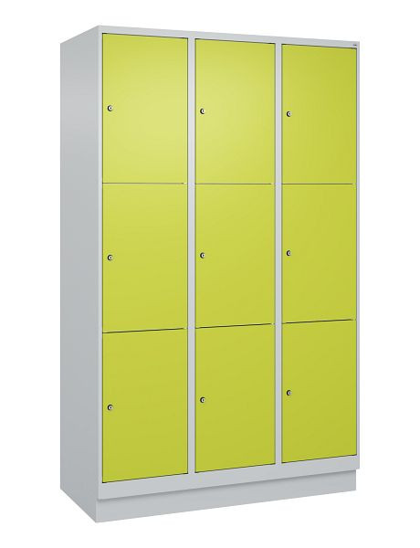 C+P lockerkast Classic PLUS, onderstel, 3 vakken met elk 3 vakken, 1950x1200x500mm, 7035/0024, 080020-323 S10010