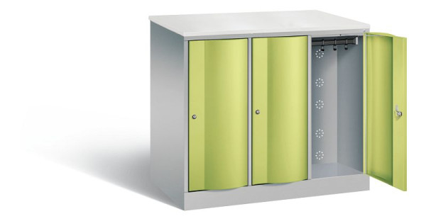 C+P XL lockerkast Resisto, H1077xB1148xD640mm, kleur: wit aluminium / virid green, 8271-373 S10061