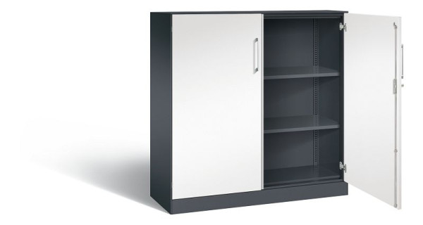 C+P vleugeldeurkast Asisto, H1310xB1200xD435mm, kleur: zwartgrijs / verkeerswit, beugelgreep, 3 niveaus, 141031-000 S10110