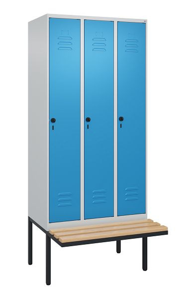 C+P Umkleidespind Classic PLUS, 3 Abteile, 2120x900x815mm, 7035/5012, Drehriegel, Buche-Sitzleisten, je 2 Doppel-Haken, 0800407-30F S10004