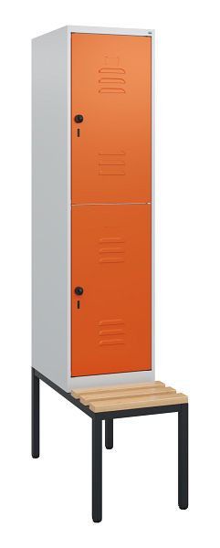 C+P Doppelstöckiger Spind Classic PLUS, Bank, 1950x400x815mm, 7035/2004, Drehriegel, Sitzleisten aus Buche, mit untergebauter Sitzbank, 0803505-12 S10120